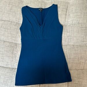 Sleeveless V neck Top